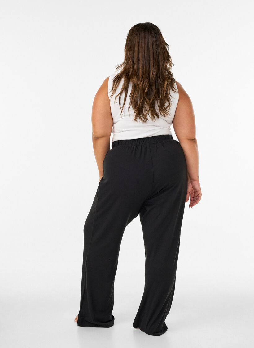 Korkeavy&ouml;t&auml;r&ouml;iset leve&auml;lahkeiset jersey-housut, Musta, Model image number 2