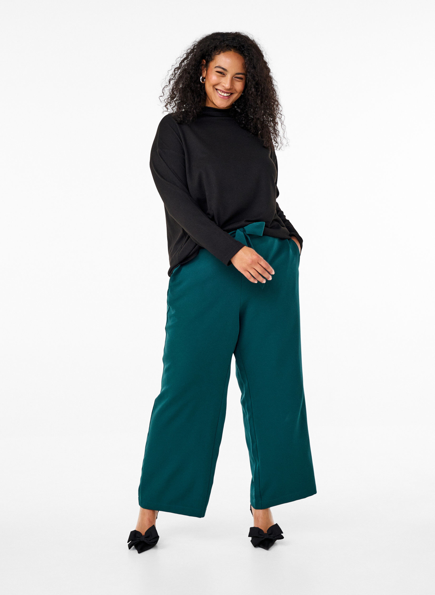 Zizzi Pusero korkealla kauluksella ja pitkill&auml; hihoilla, Musta, Model image number 1