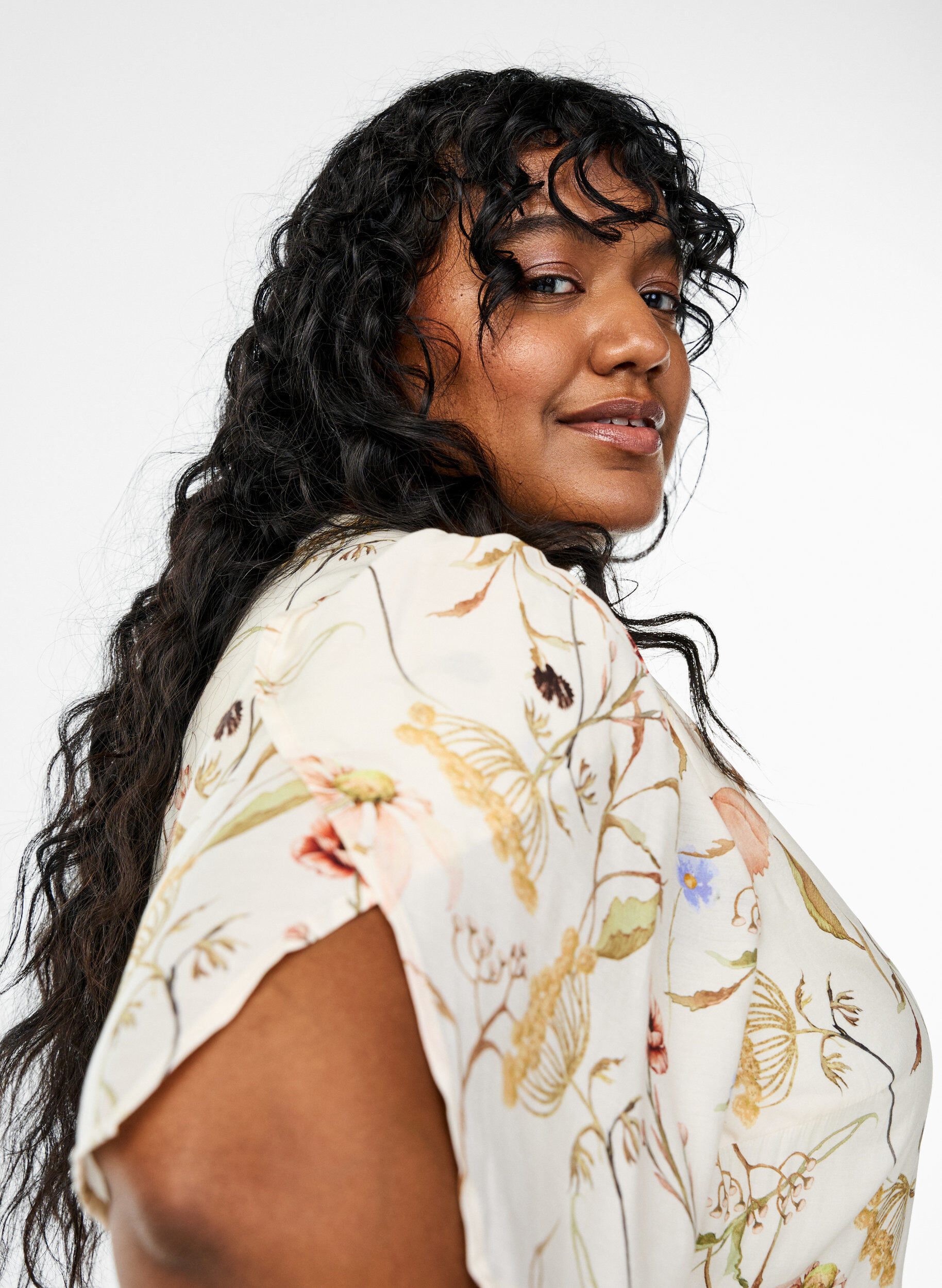 Zizzi A-linjainen kukkakuvioinen midi-mekko, Beige, Model image number 3