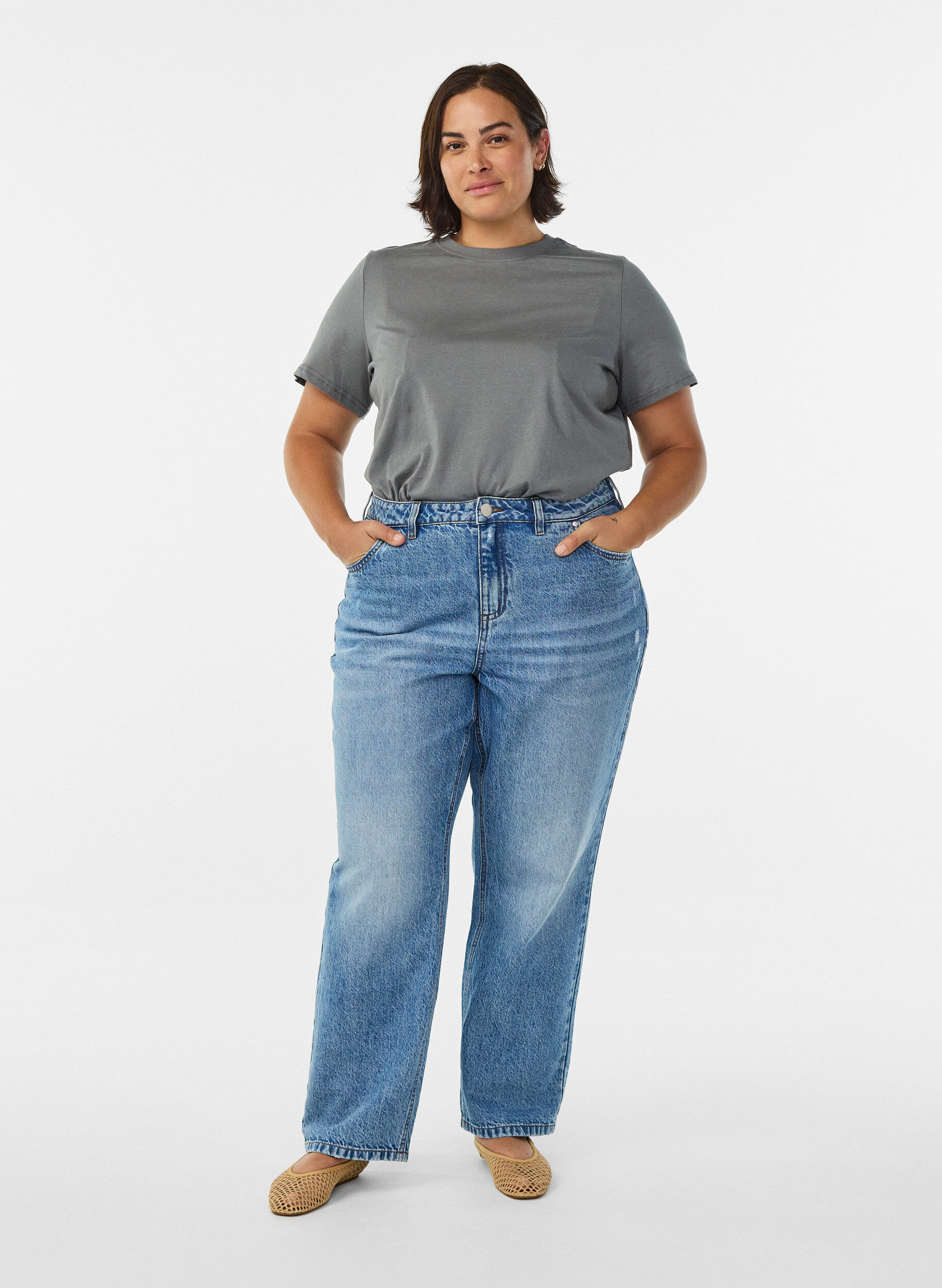 Zizzi Puuvillainen perus-T-paita, jossa on py&ouml;re&auml; kaula-aukko, Harmaa, Model image number 1