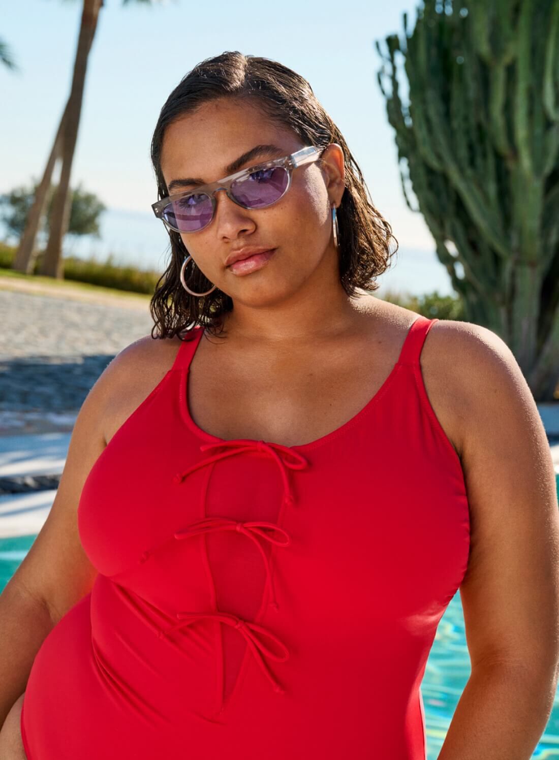 Zizzi Punainen uimapuku ruseteilla, , Model