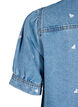 Sydänkirjailuilla koristeltu farkkumekko, Light blue denim, Packshot image number 3