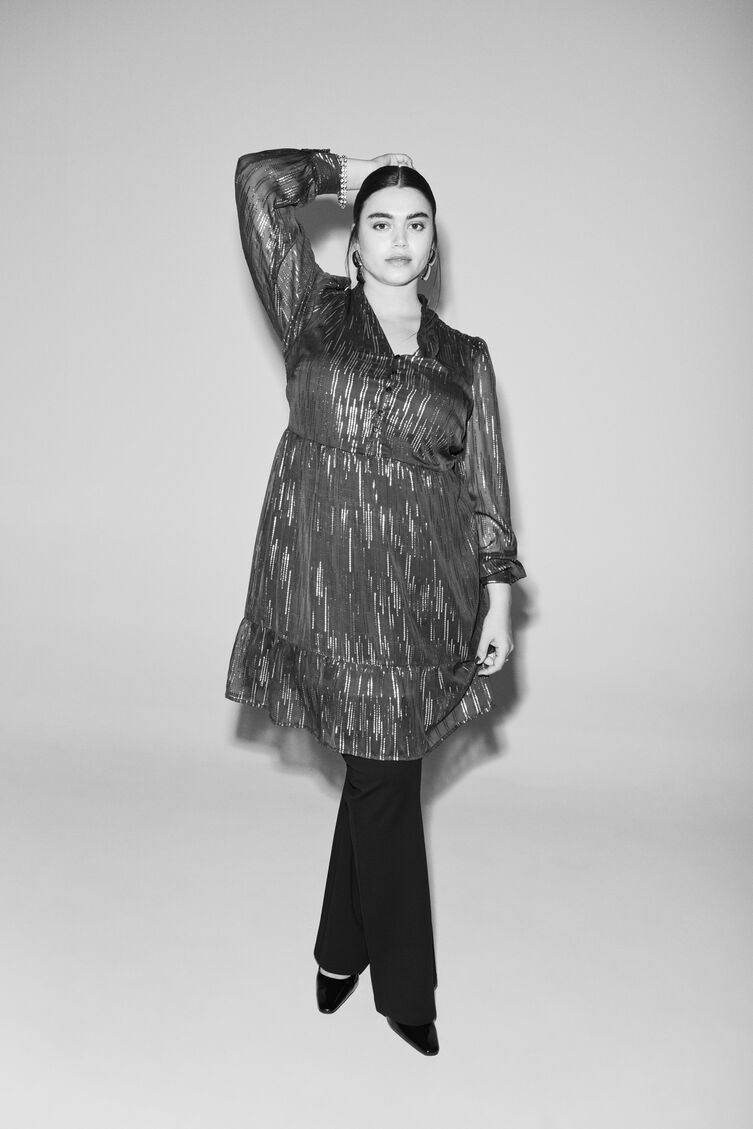 Kjole med glimmer, , Model