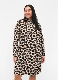 FLASH – Pitkähihainen mekko poolokauluksella, Leopard AOP, Model