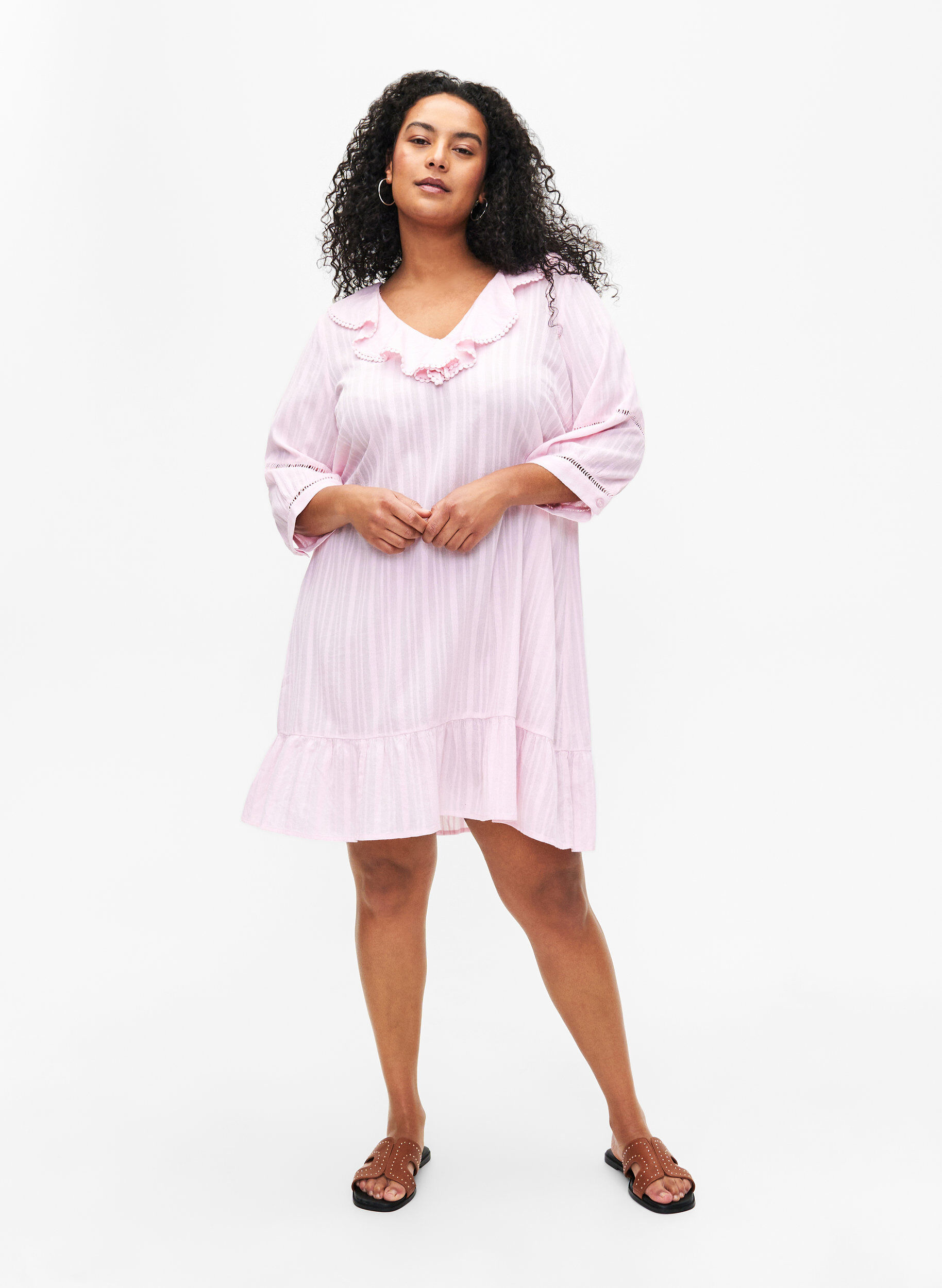 Zizzi Puuvilla-viskoosisekoitemekko, jossa on 3/4-hihat, Almond Blossom, Model image number 2