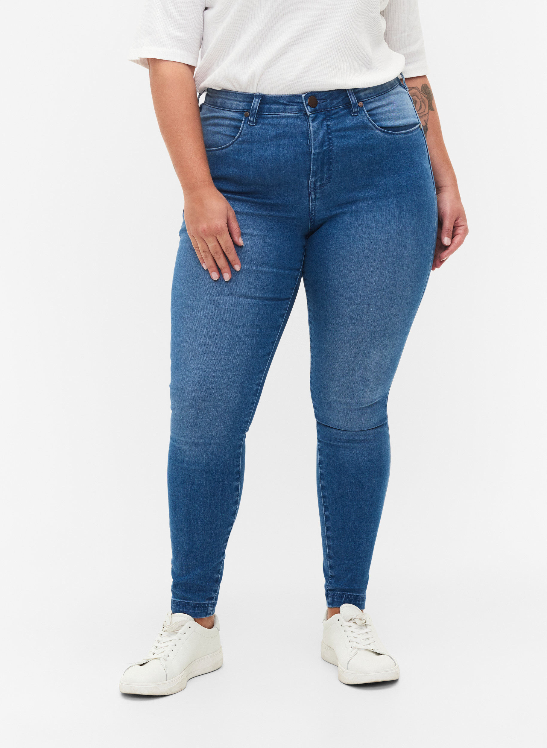 ZizziSuper slim Amy-farkut korkealla vy&ouml;t&auml;r&ouml;ll&auml;, Light blue, Model image number 3