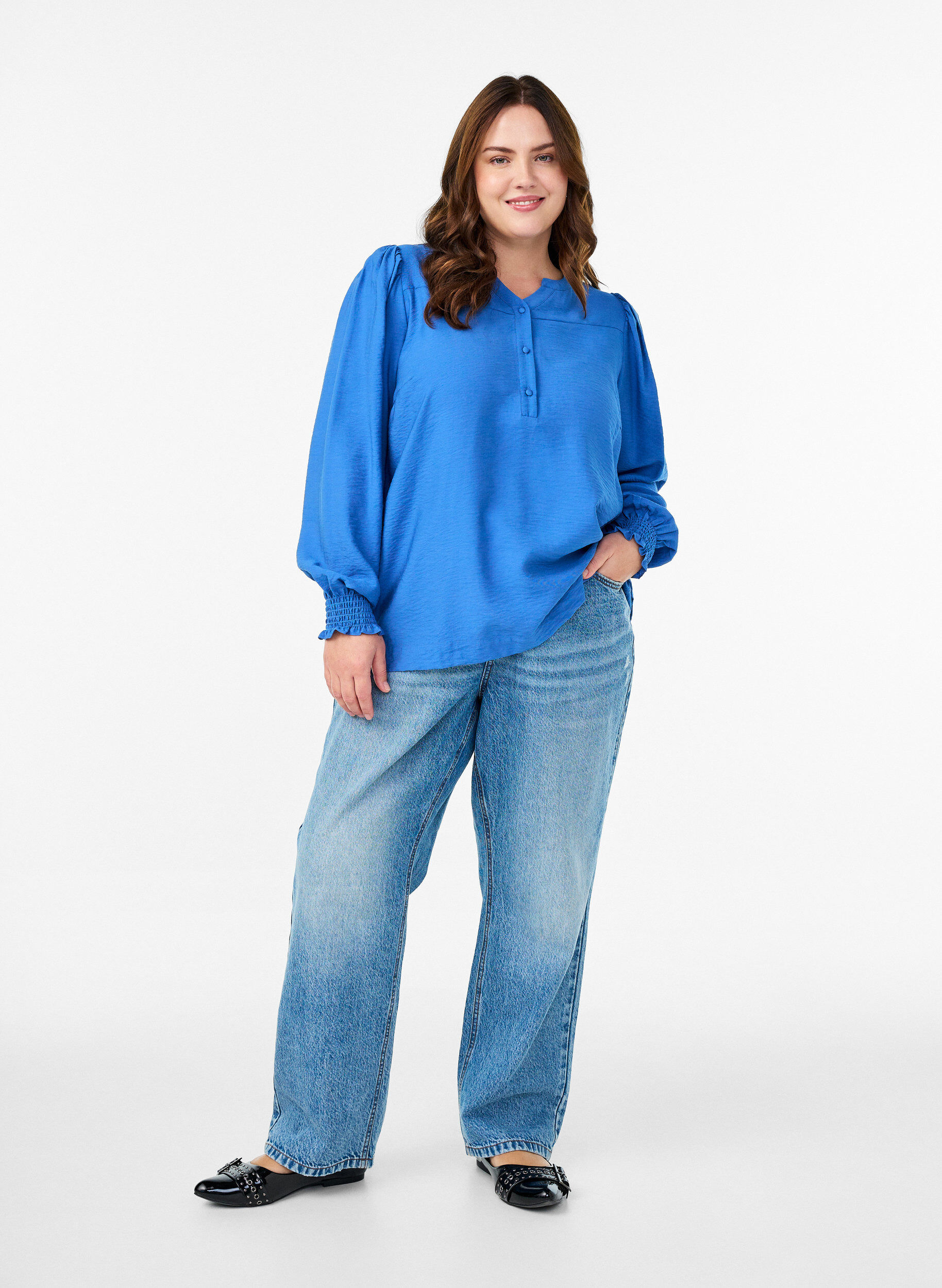 ZizziViskoosipusero smock-yksityiskohdilla ja rypyill&auml;, Sininen, Model image number 1