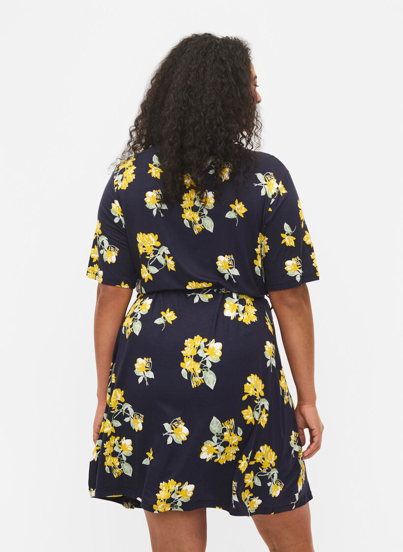 Lyhythihainen kietaisumekko viskoosia, Night Sky AOP Flower, Model image number 1