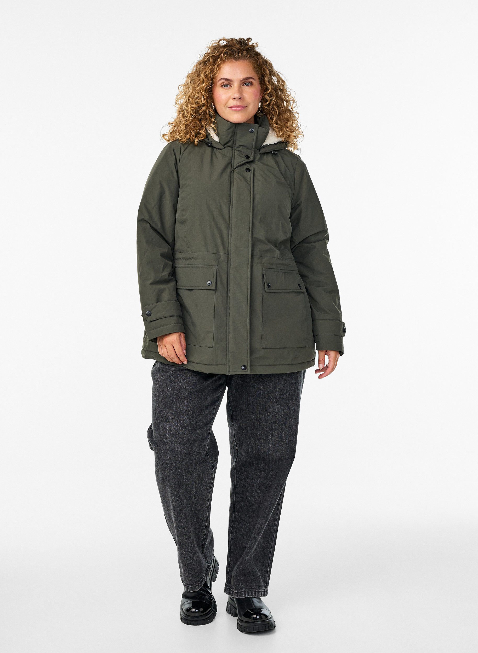 Zizzi Kevyt topattu parka, jonka hupussa on pehme&auml; teddy-vuori, Vihre&auml;, Model image number 1
