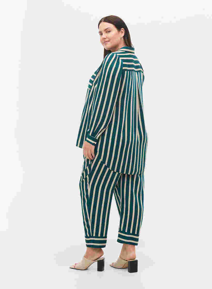 Väljästi istuvat housut raidoilla, Green Stripe, Model image number 1