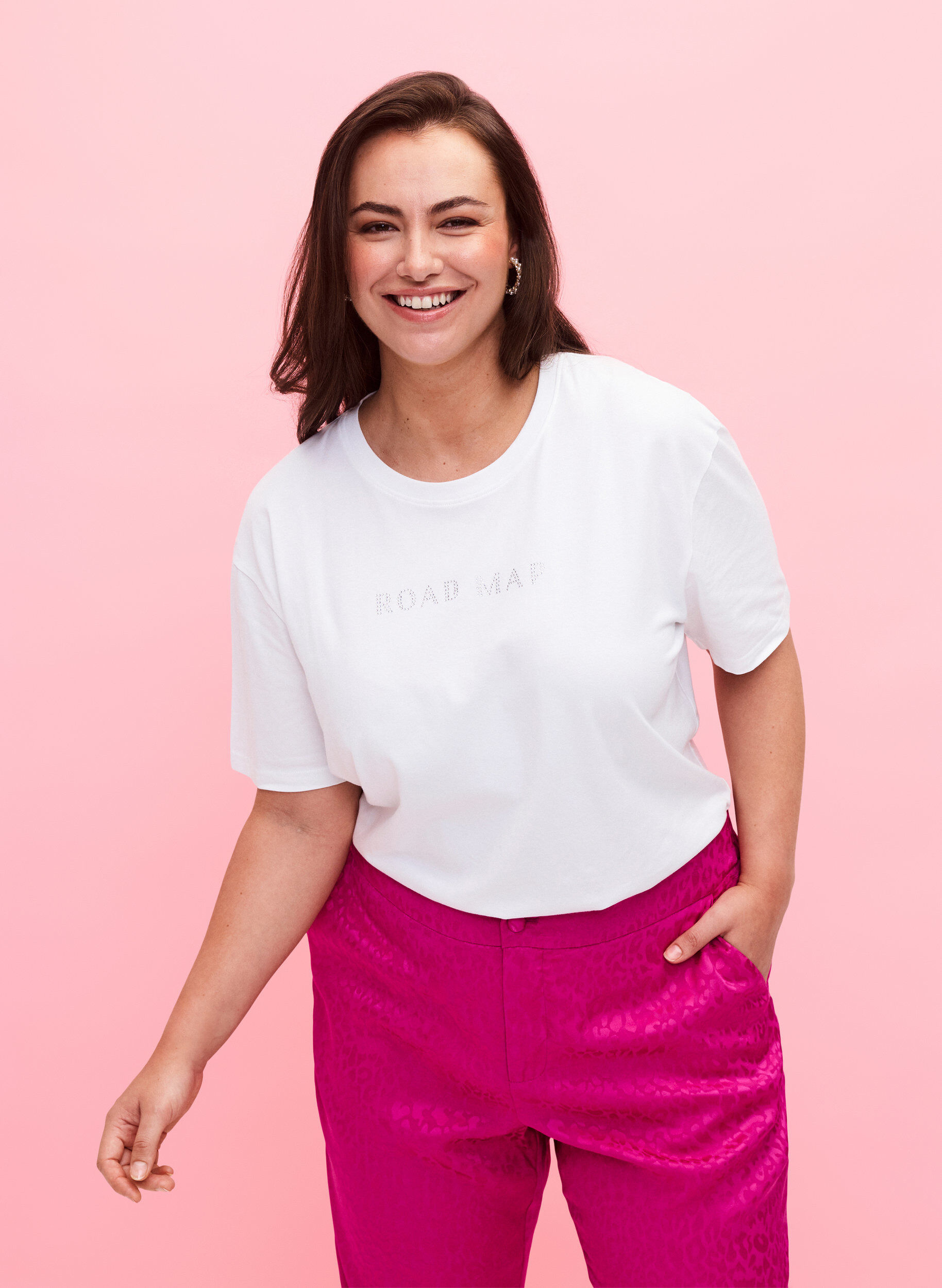 Zizzi Luomupuuvillasta valmistettu t-paita, jossa on koristeellisia kivi&auml;, White, Model image number 0