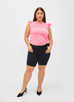 Luomupuuvillasta valmistettu T-paita englantilaisella kirjonnalla, Strawberry Pink , Model image number 2