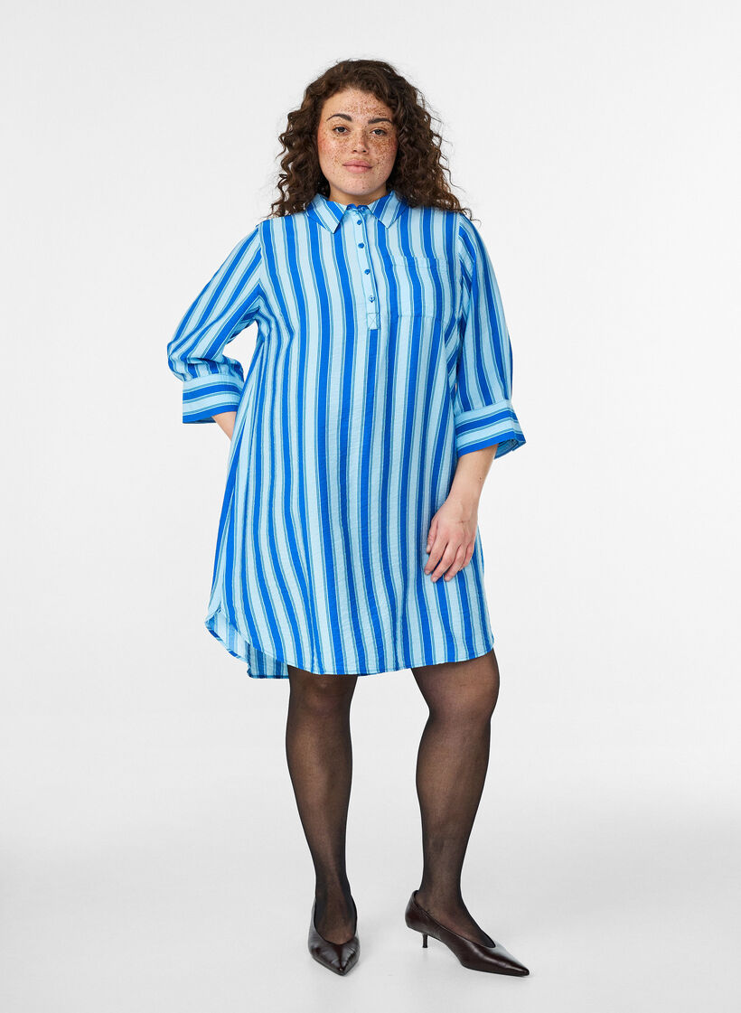 Lyhyt mekko kauluksella ja rintataskulla, Sininen, Model image number 1