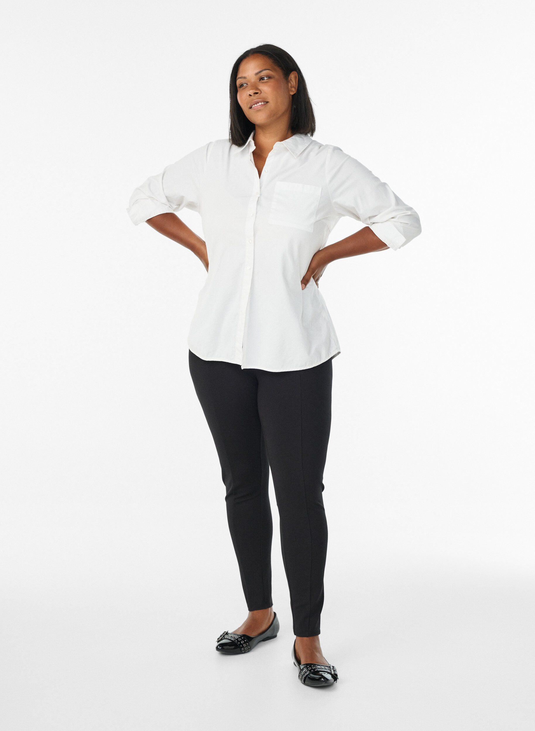 Leggingsit leve&auml;ll&auml; ja joustavalla vy&ouml;t&auml;r&ouml;nauhalla, Musta, Model