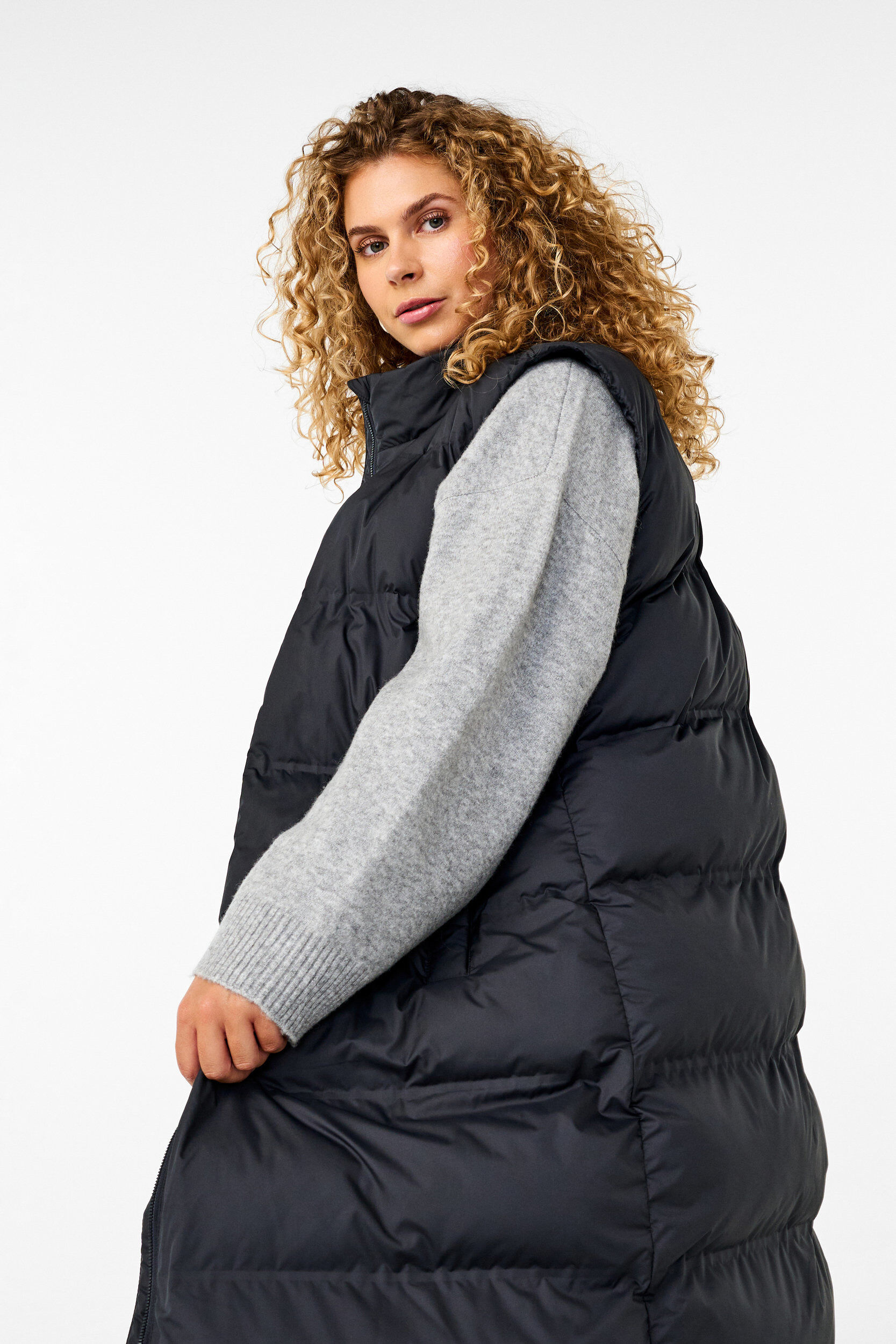 ZizziPitk&auml; liivi, jossa on taskut ja kaksisuuntainen vetoketju, Musta, Model image number 2