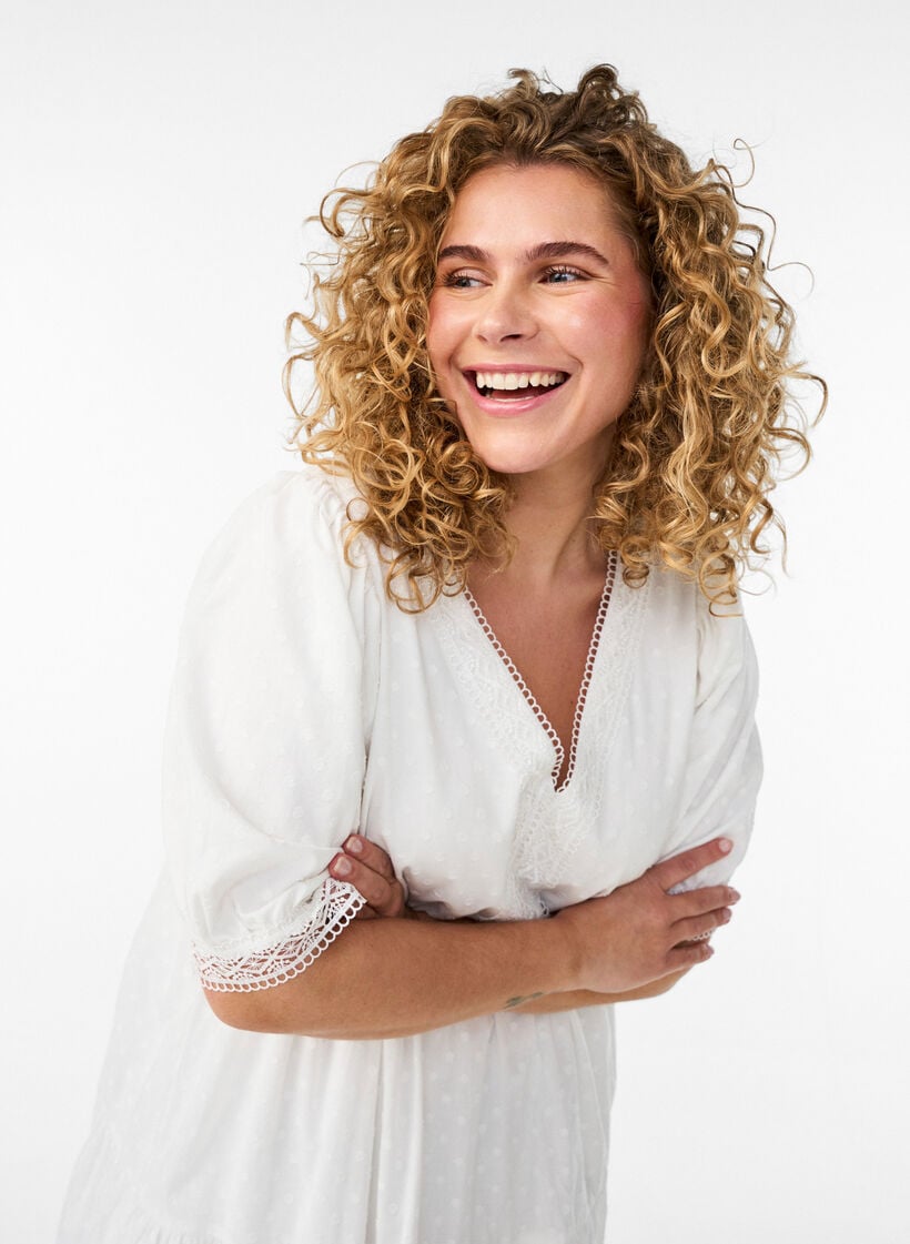 Strukturoitu puuvillainen midimekko virkkausdetaljeilla, Valkoinen, Model image number 2