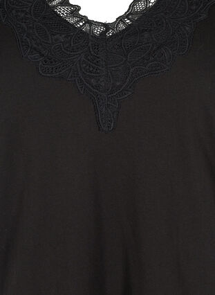 Puuvillainen t-paita v-pääntiellä ja pitsillä, Black, Packshot image number 2