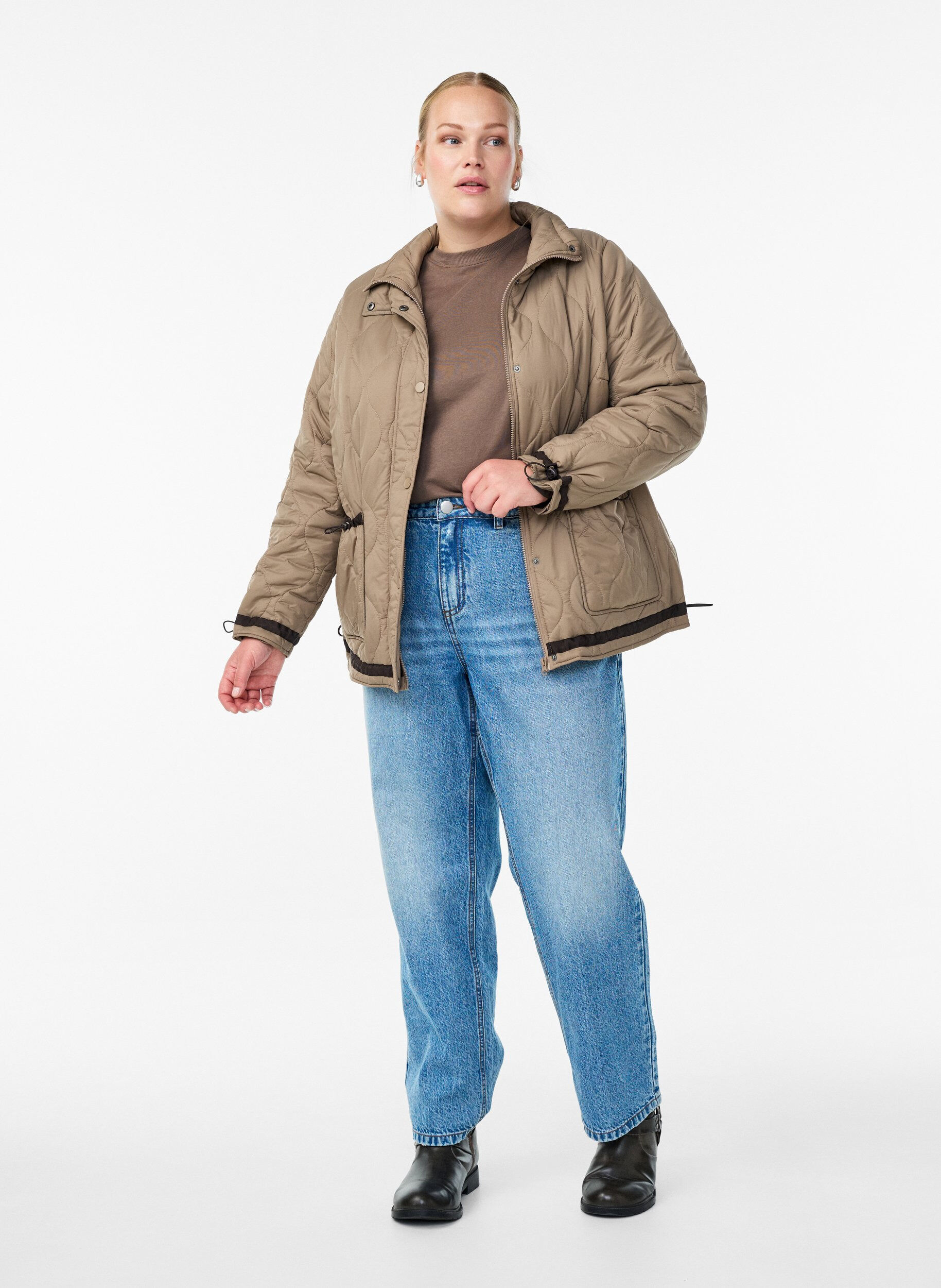 Zizzi Lyhyt tikattu takki kontrastiyksityiskohdilla, Beige, Model image number 1