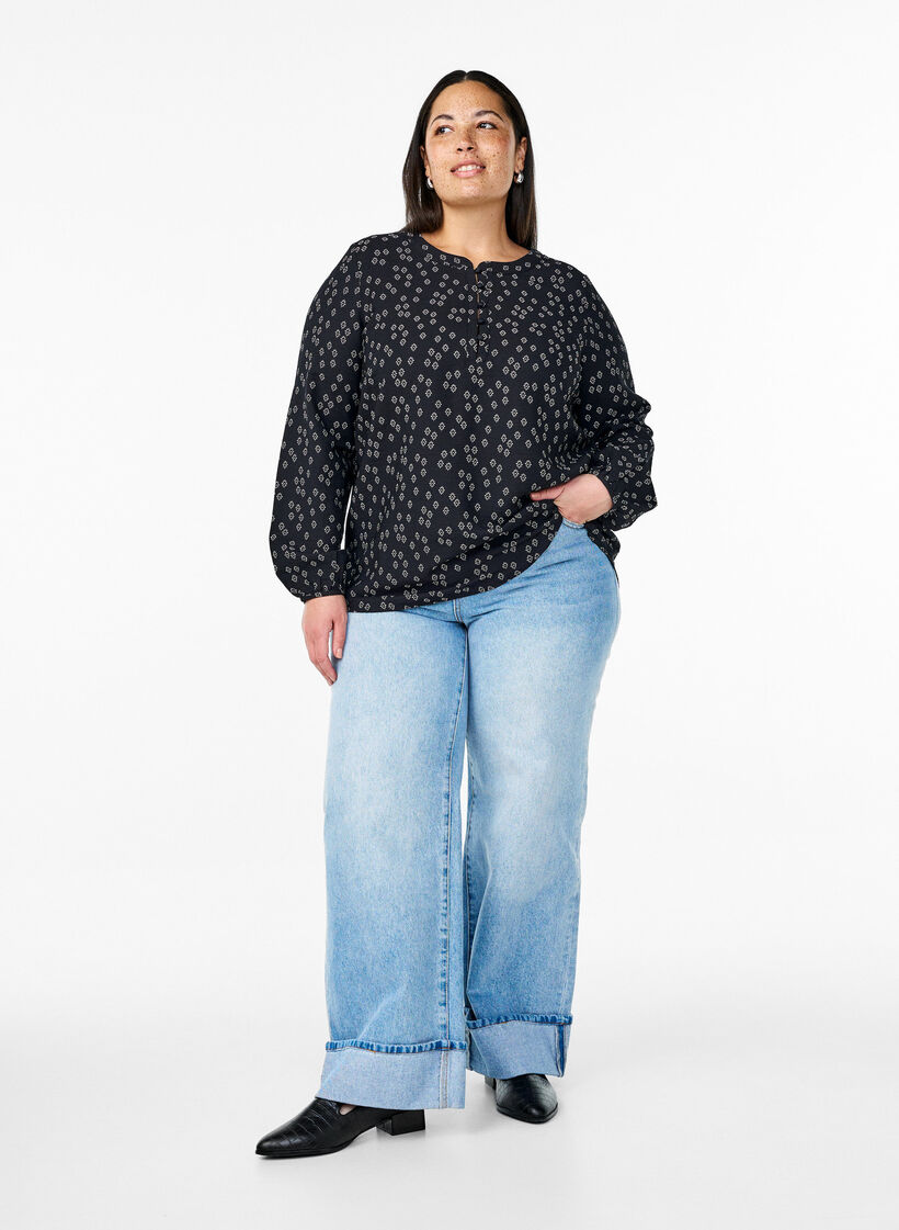Pitk&auml;hihainen pusero kuviolla ja napeilla, Musta, Model image number 1