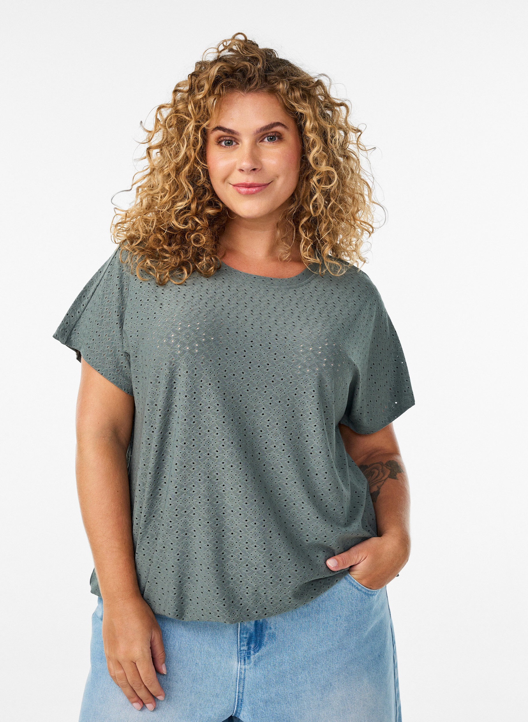 ZizziPusero brodeerauksella ja kevyell&auml; pallomaisella efektill&auml;, Vihre&auml;, Model image number 0