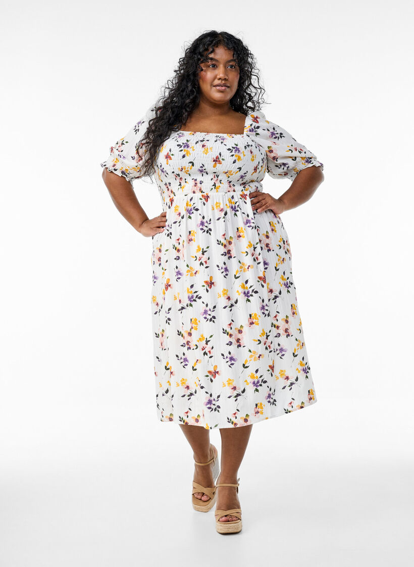 Kukallinen midimekko viskoosista smokkirypytyksell&auml;, Valkoinen, Model image number 0