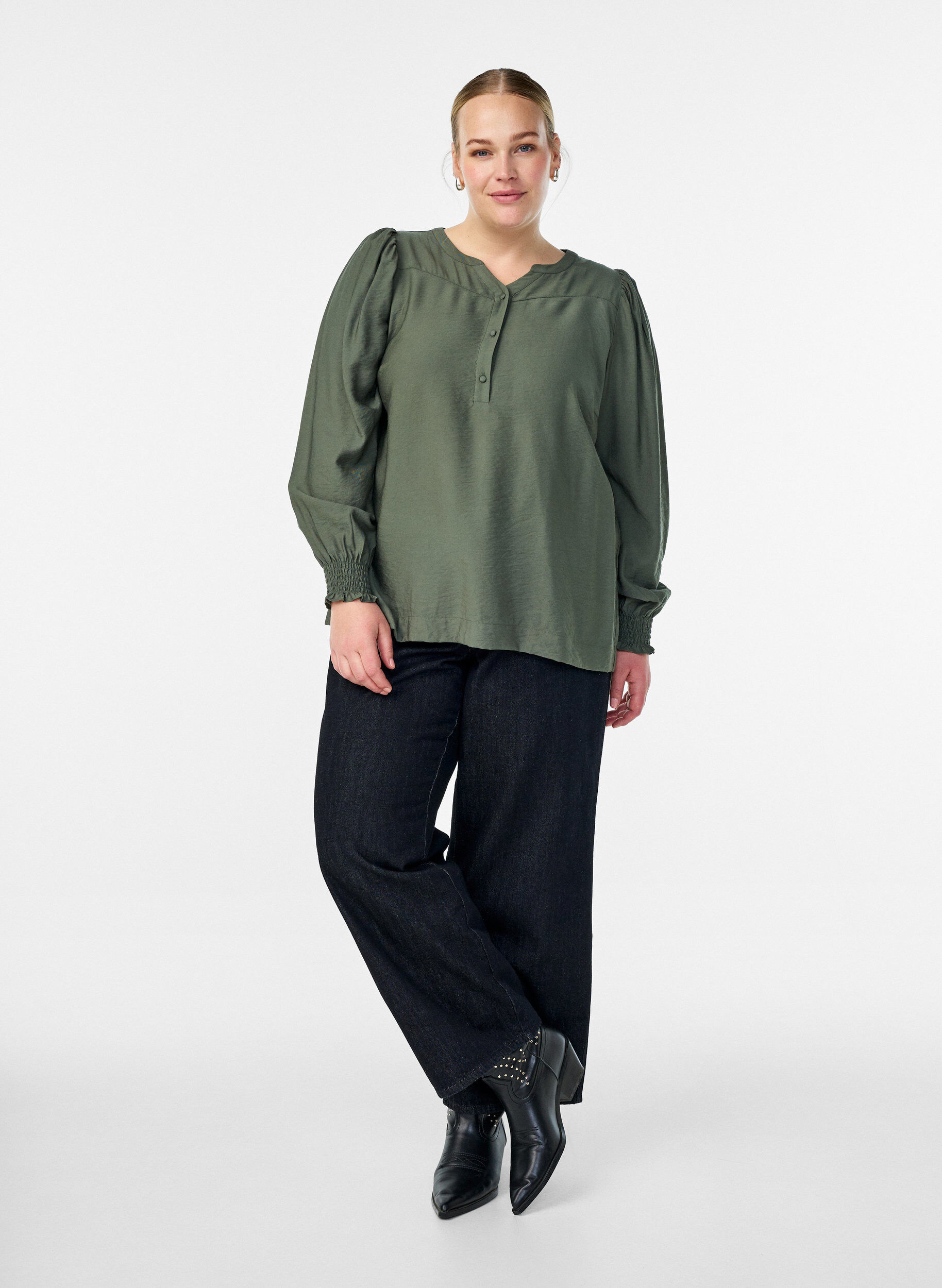 ZizziViskoosipusero smock-yksityiskohdilla ja rypyill&auml;, Vihre&auml;, Model image number 1