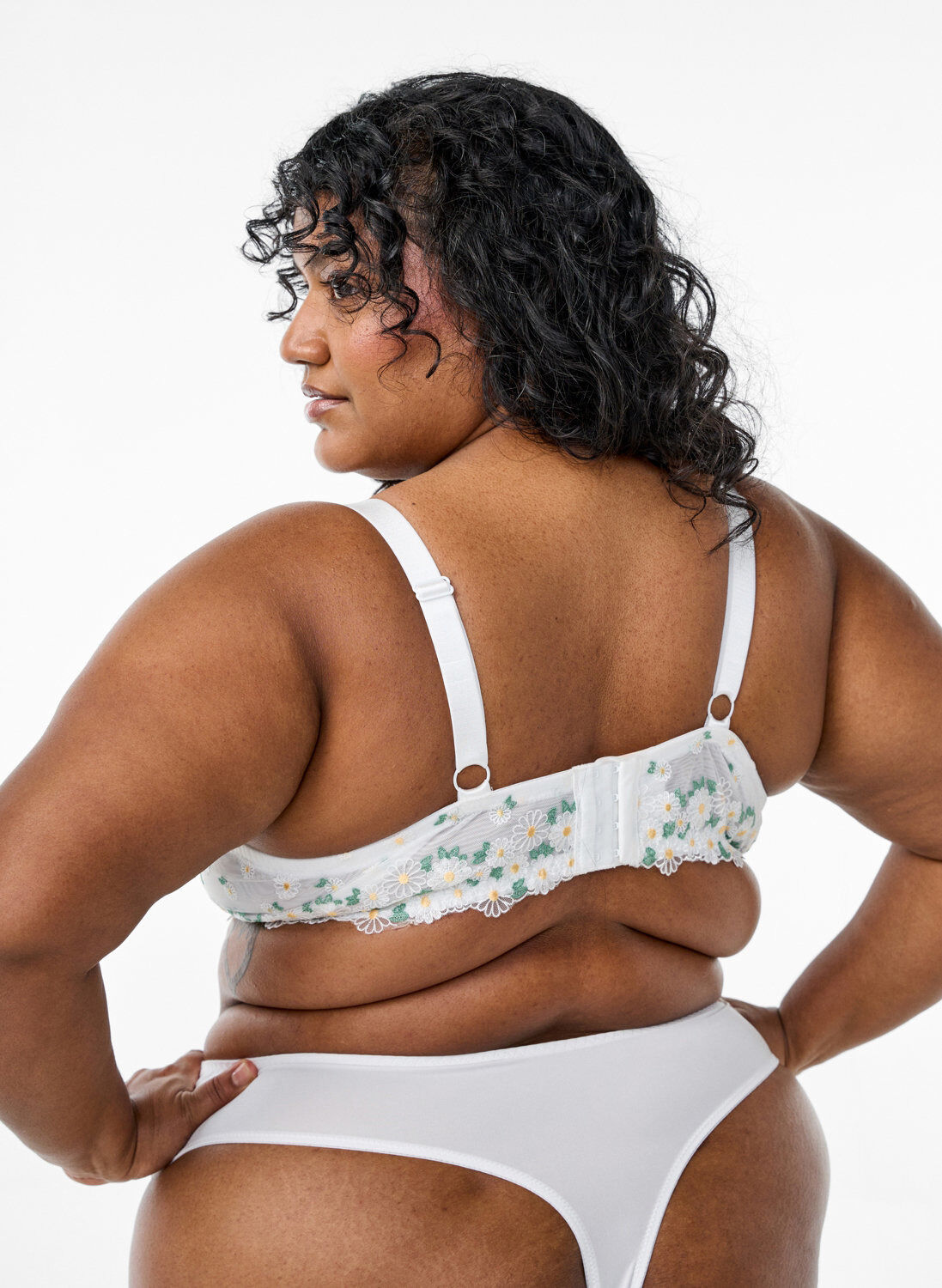 Zizzi Balconette-rintaliivit verkkokankaasta p&auml;iv&auml;nkakkara-kirjailulla, Valkoinen, Model image number 1