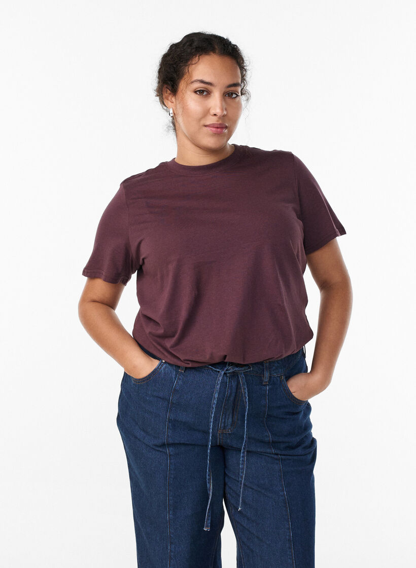 Puuvillainen perus-T-paita, jossa on py&ouml;re&auml; kaula-aukko, Tumma Bordeaux, Model image number 0