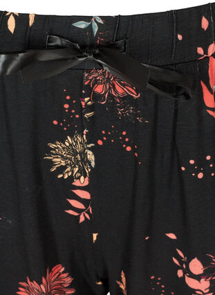 Kukalliset yöhousut viskoosista , Black AOP Flower, Packshot image number 2