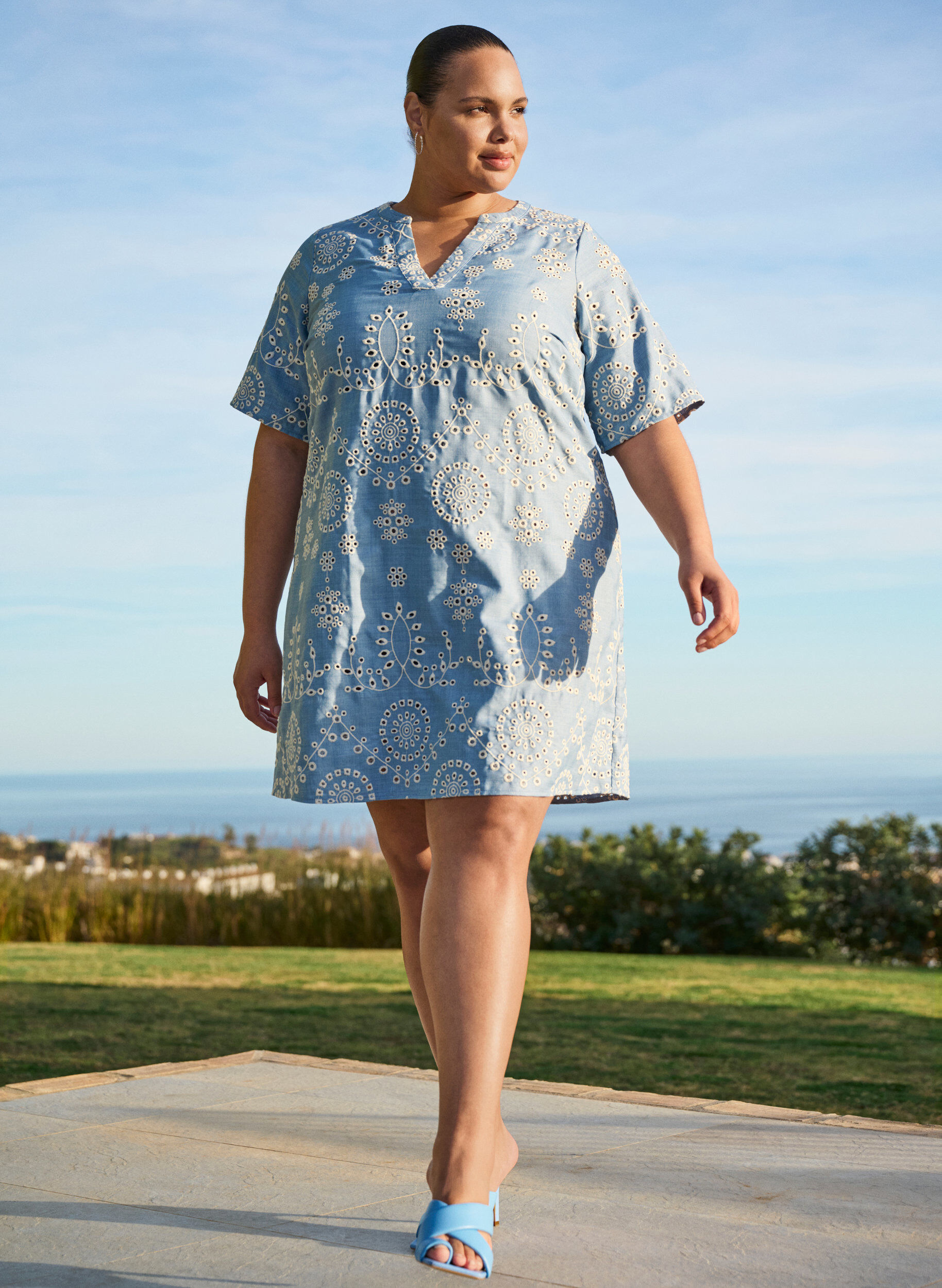 Zizzi Lyhyt mekko koristeellisella pitsikuviolla, Sininen, Image image number 0