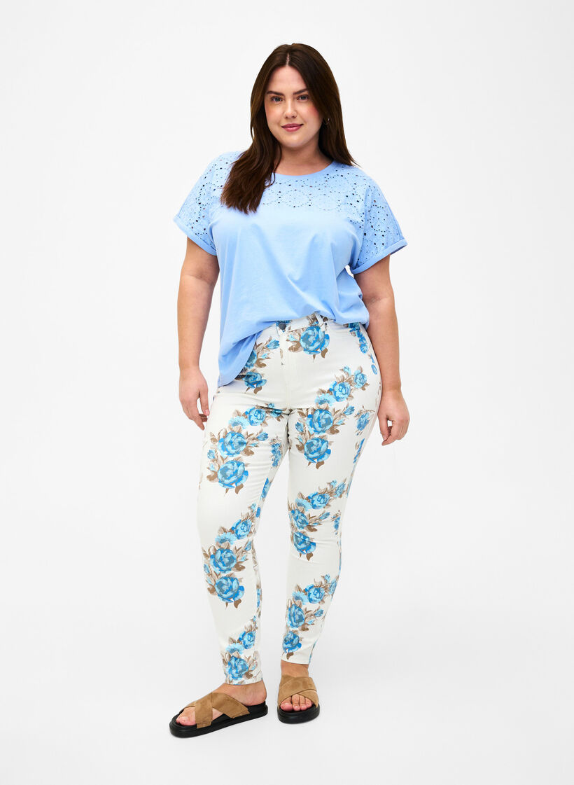 Luomupuuvillasta valmistettu T-paita broderie anglaise -reunuksella, Serenity, Model image number 2