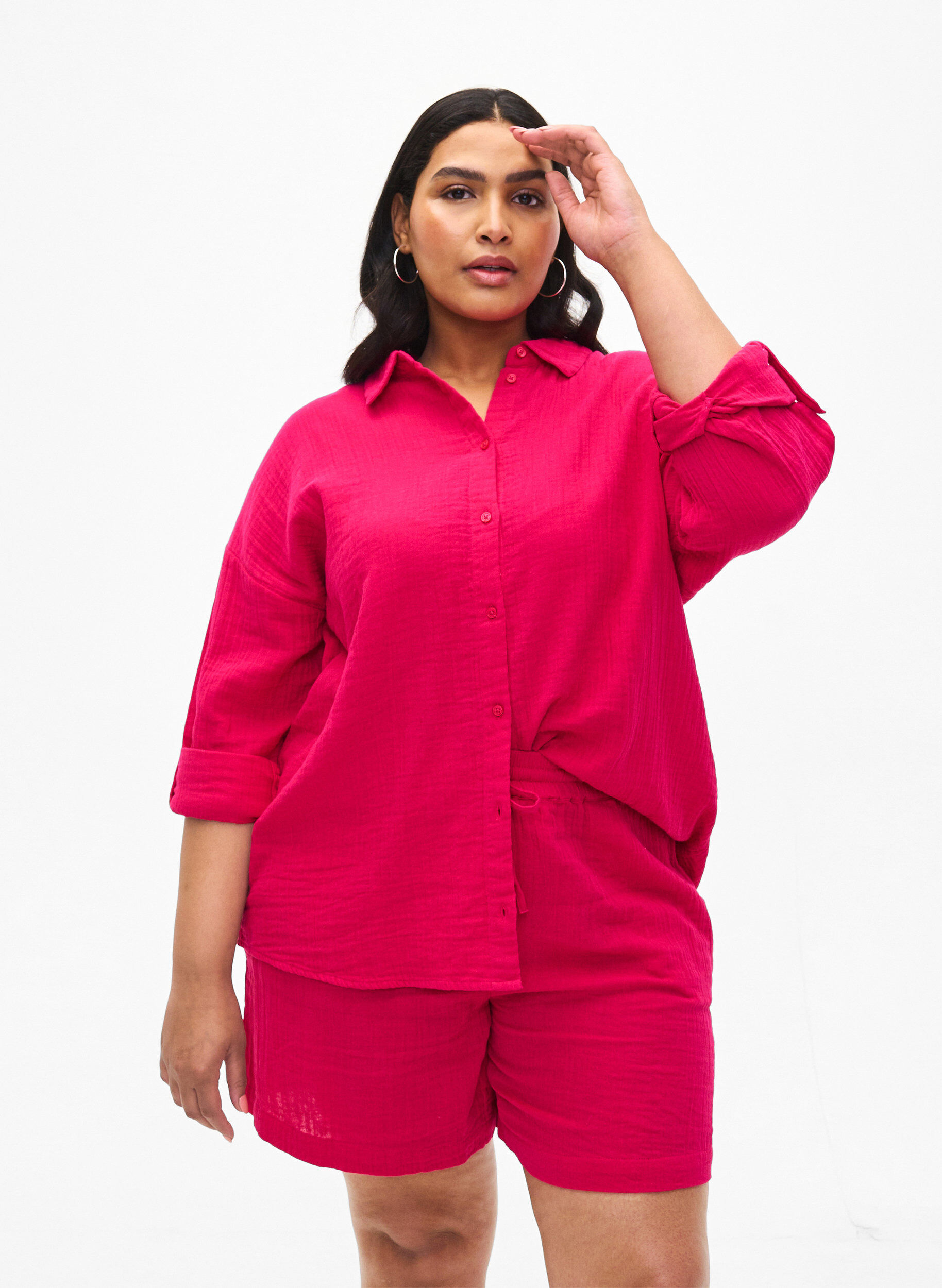 Zizzi Puuvillamusliinishortsit taskuilla, Bright Rose, Model image number 0