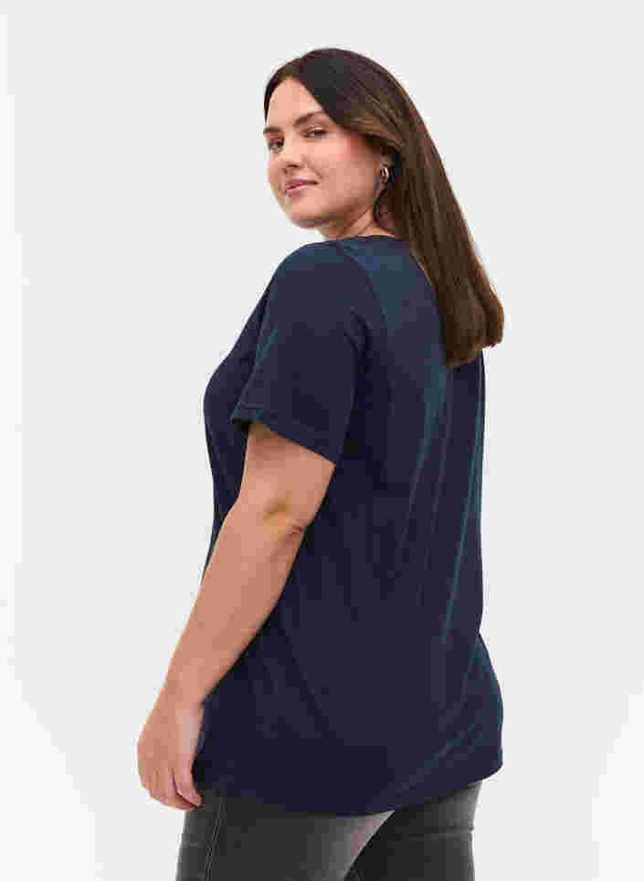 T-paita ekologisesta puuvillasta v-aukolla, Navy Blazer, Model image number 1
