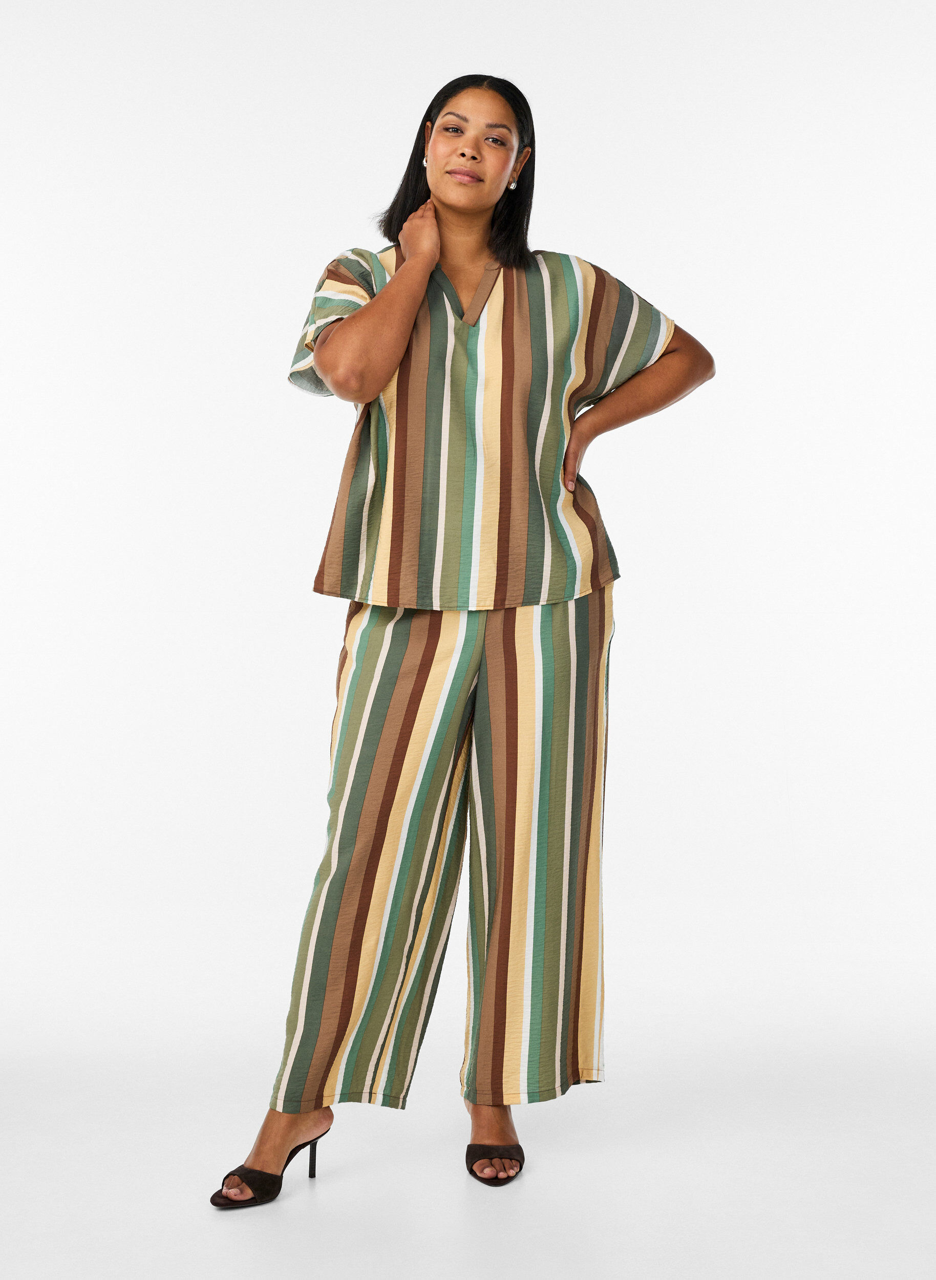 Zizzi V&auml;lj&auml;t raidalliset viskoosihousut, Ruskea, Model image number 0