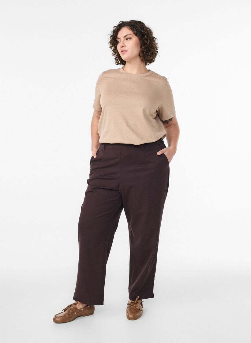 Puuvillainen perus-T-paita, jossa on py&ouml;re&auml; kaula-aukko, Beige, Model image number 1