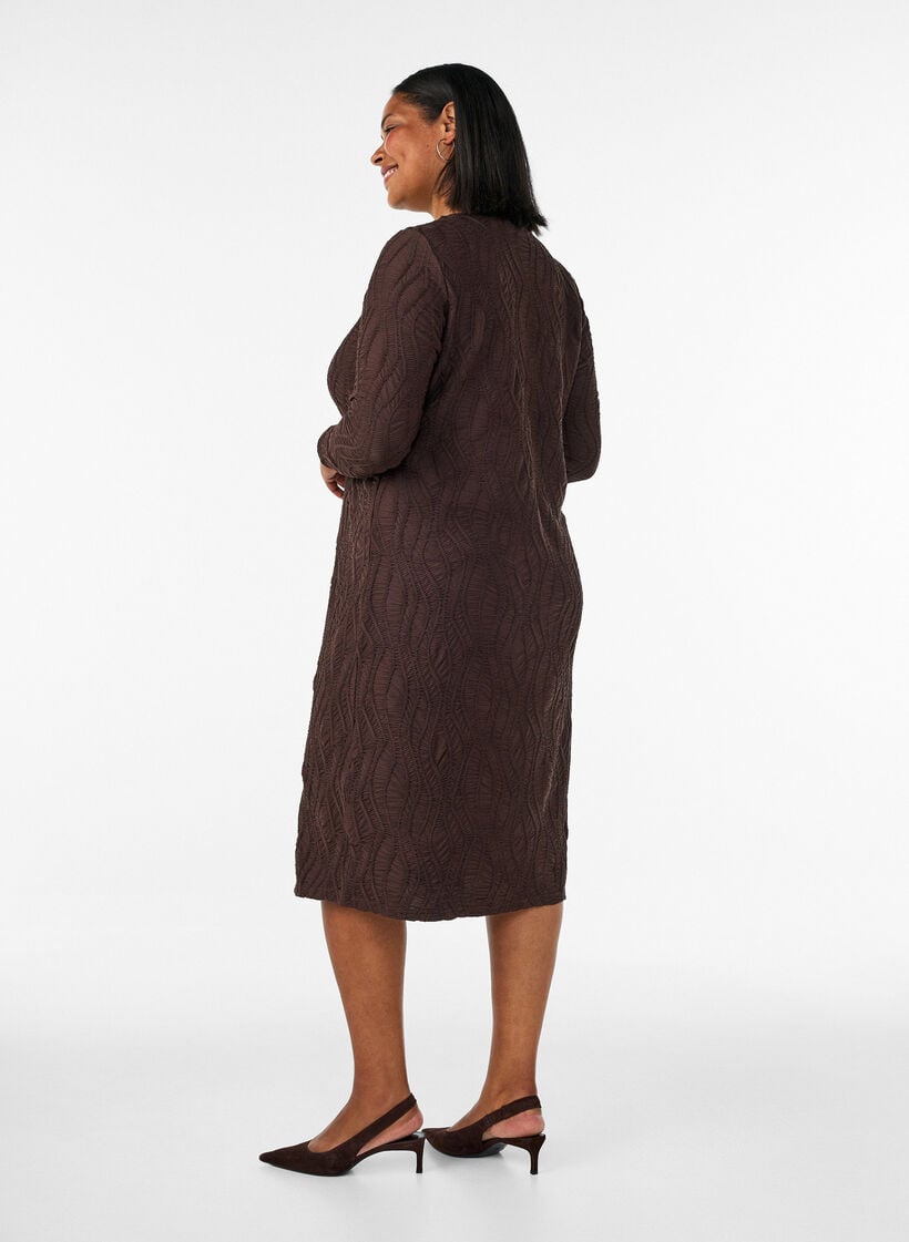 Midimekko aaltoilevalla tekstuurilla ja pitkill&auml; hihoilla, Ruskea, Model image number 1