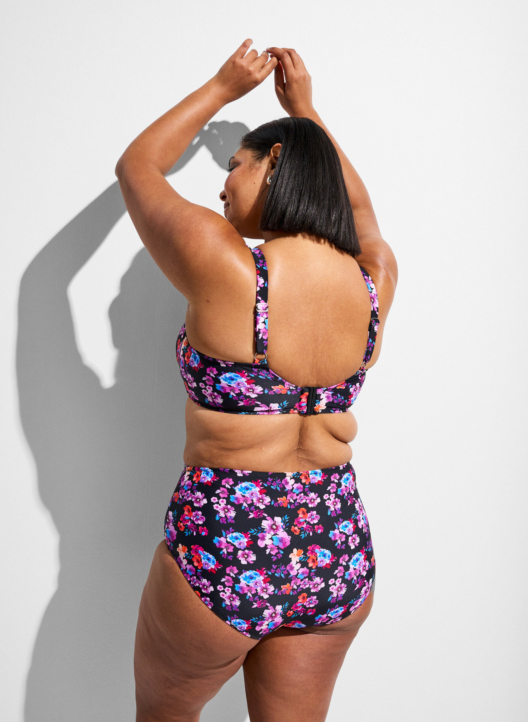 ZizziKorkeavy&ouml;t&auml;r&ouml;iset bikinihousut kuosilla, Violetti, Model image number 1