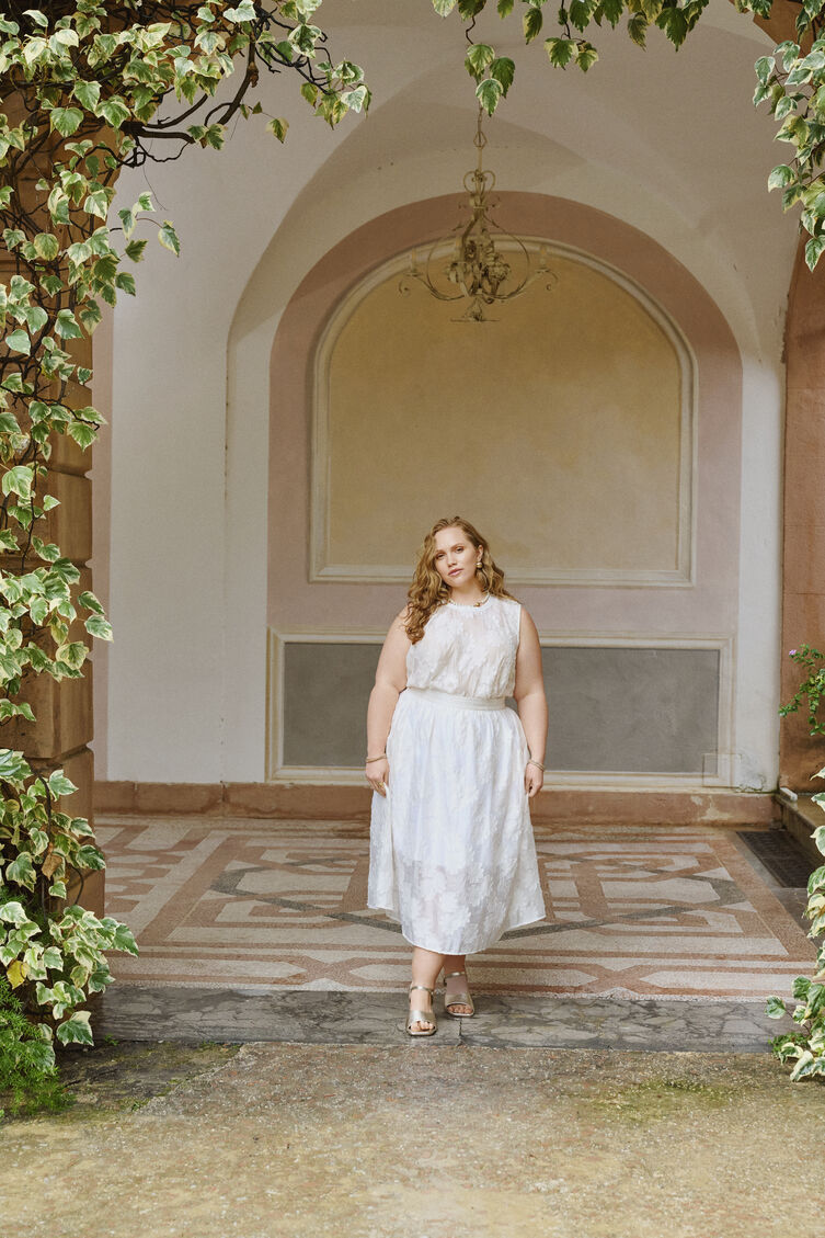 Valkoinen kukkakuvioitu setti, , Model