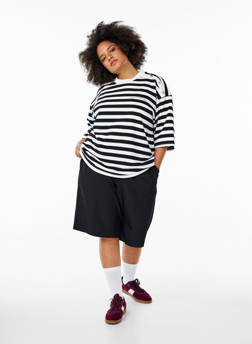 Raidallinen pusero, jossa on 3/4 hihat ja napitus, Musta, Model image number 1