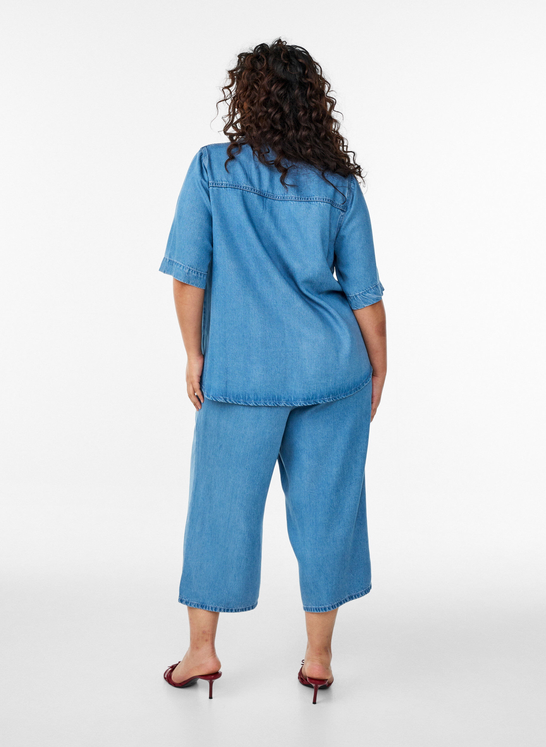 Zizzi Lyhythihainen farkkutyylinen lyocell-paita, Sininen, Model image number 2