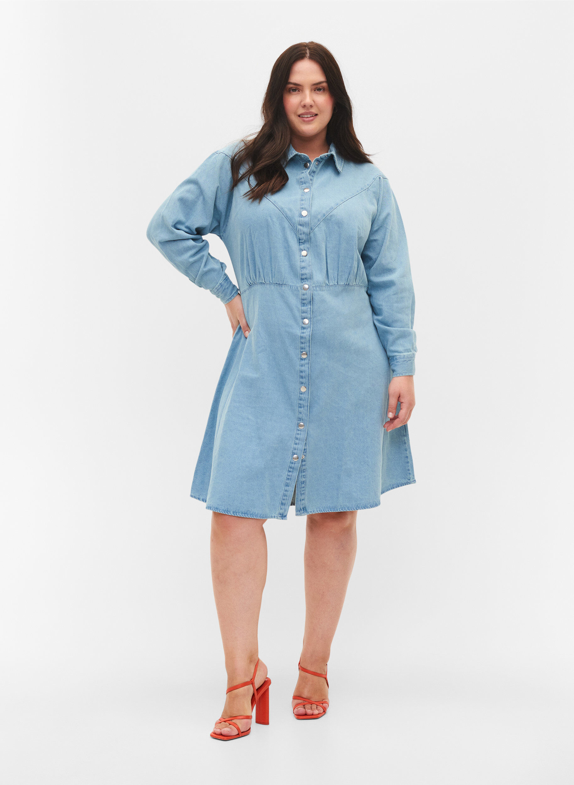 Zizzi Farkkumekko napeilla ja pitkill&auml; hihoilla, Light blue denim, Model image number 2