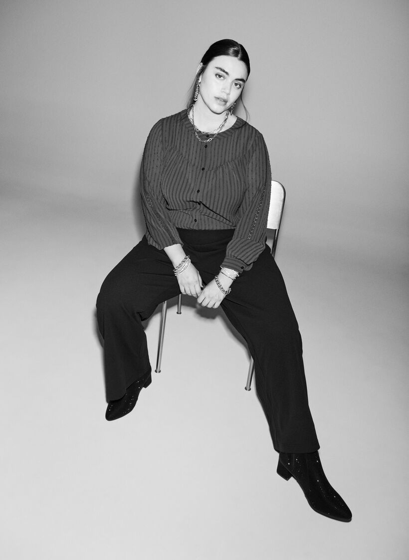 Paita teksturoidulla pilkkukuviolla ja kirjailuyksityiskohdilla, Tumma Bordeaux, Image image number 0