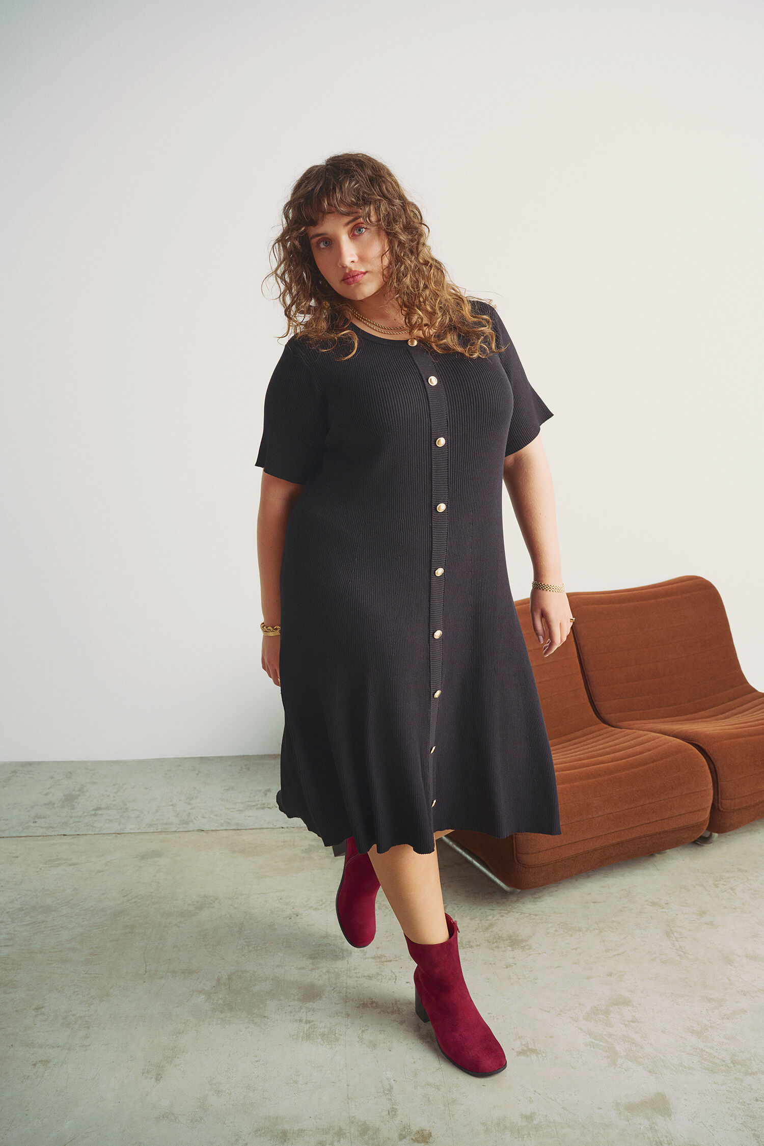 Neulemekko kultaisilla napeilla, , Model