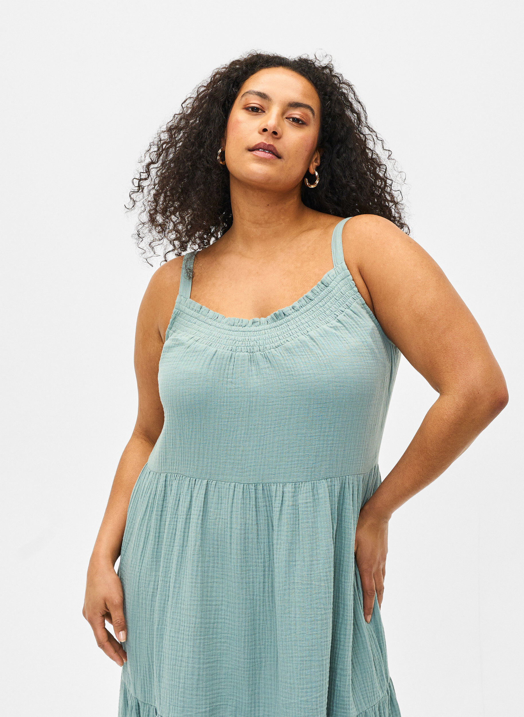 Zizzi Yksiv&auml;rinen puuvillainen olkainmekko, Chinois Green, Model image number 2