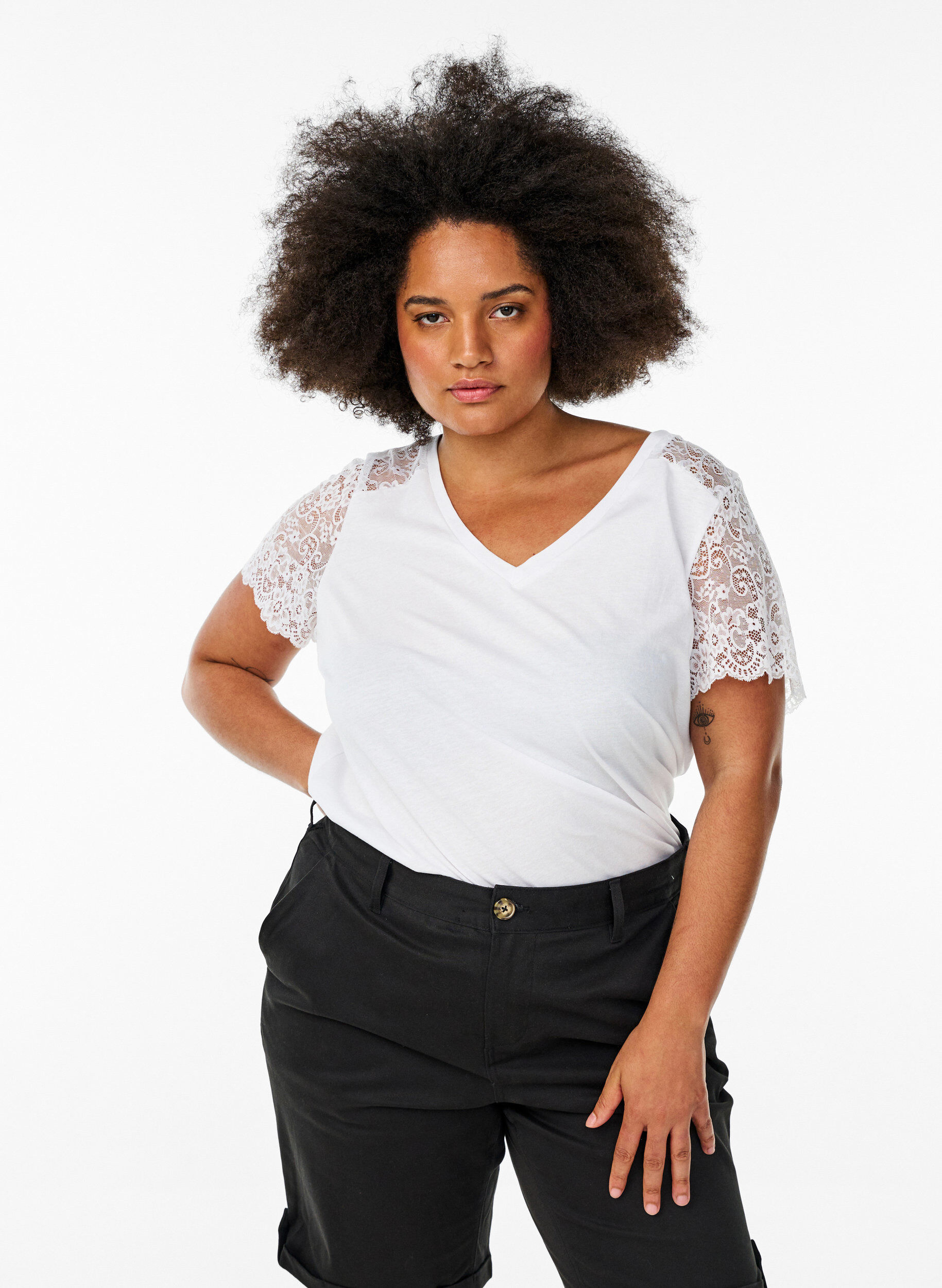 Puuvillainen t-paita lyhyill&auml; pitsihihoilla, Valkoinen, Model