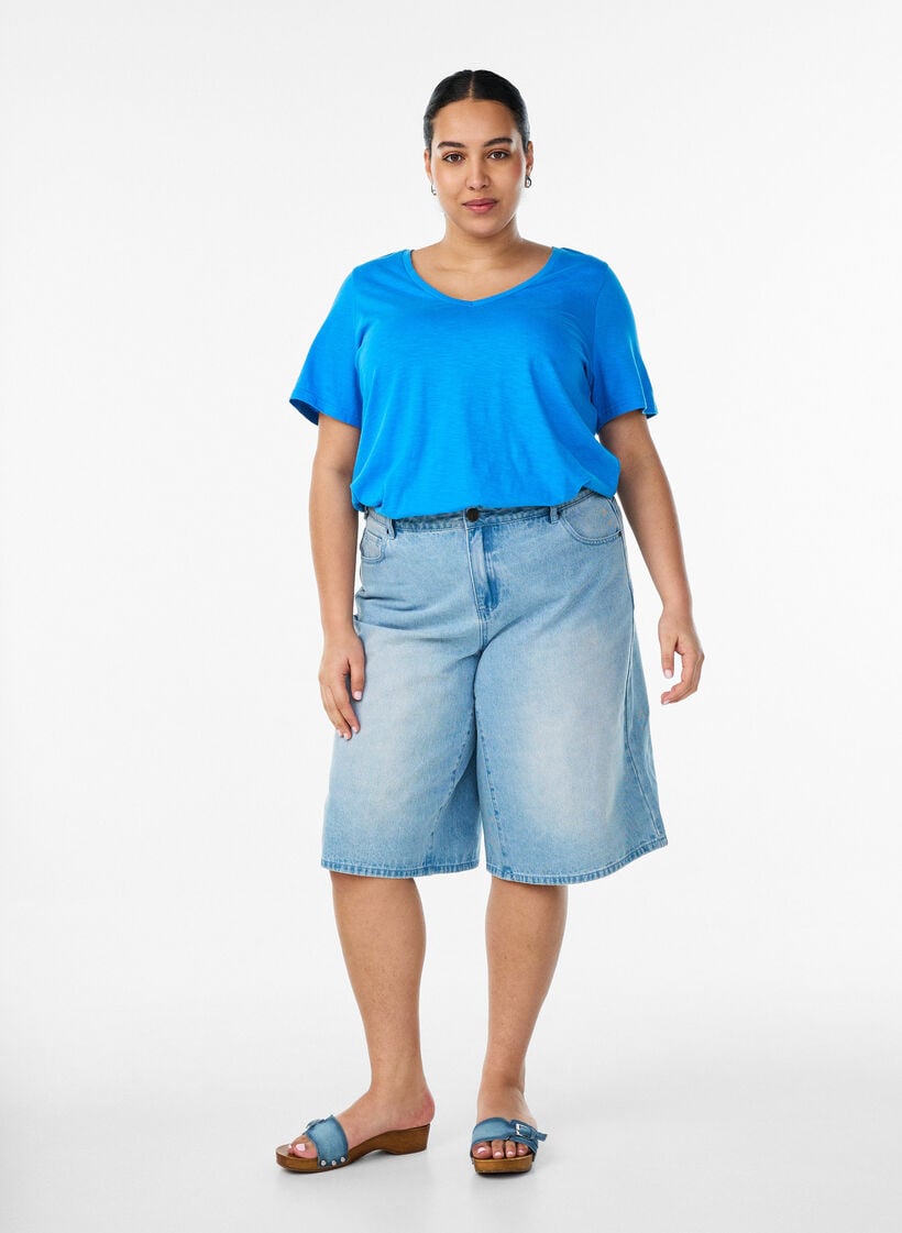 Lyhythihainen perus t-paita v-p&auml;&auml;ntiell&auml;, Sininen, Model image number 1