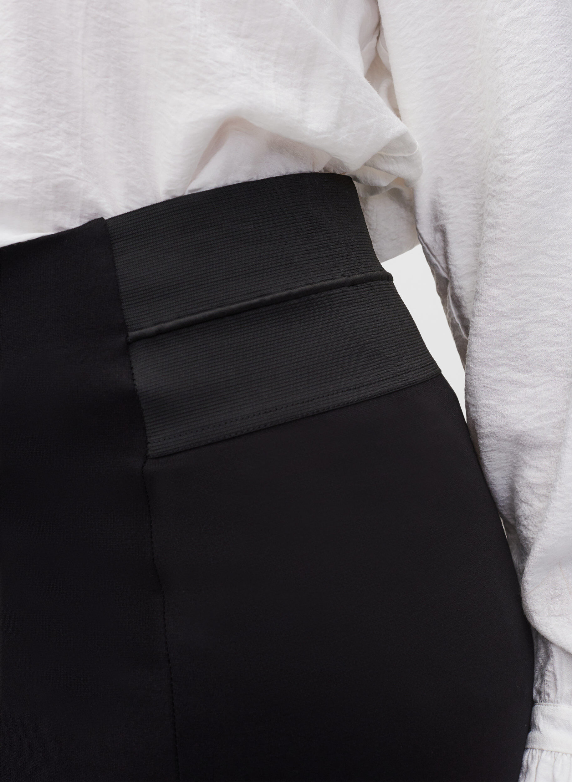 Zizzi Tyk&ouml;istuva hame joustavalla vy&ouml;t&auml;r&ouml;ll&auml;, Musta, Model image number 3