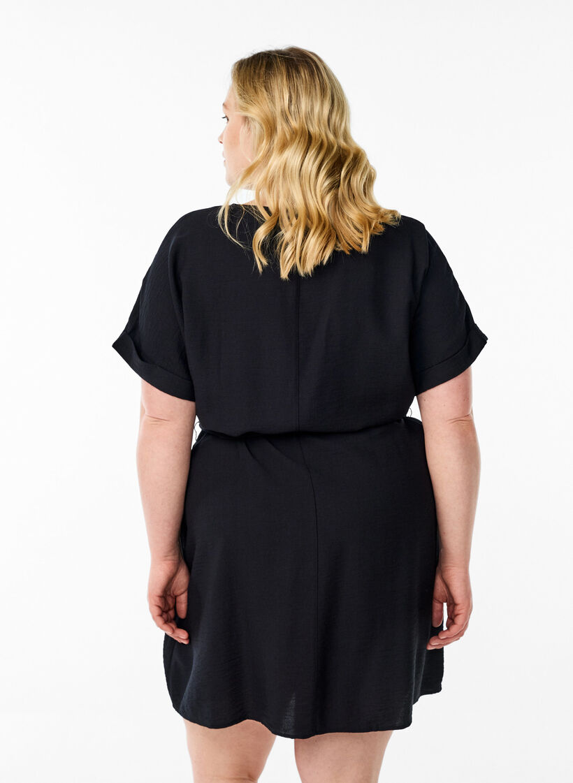 Lyhyt väljä vyöllä solmittava mekko, Musta, Model image number 2