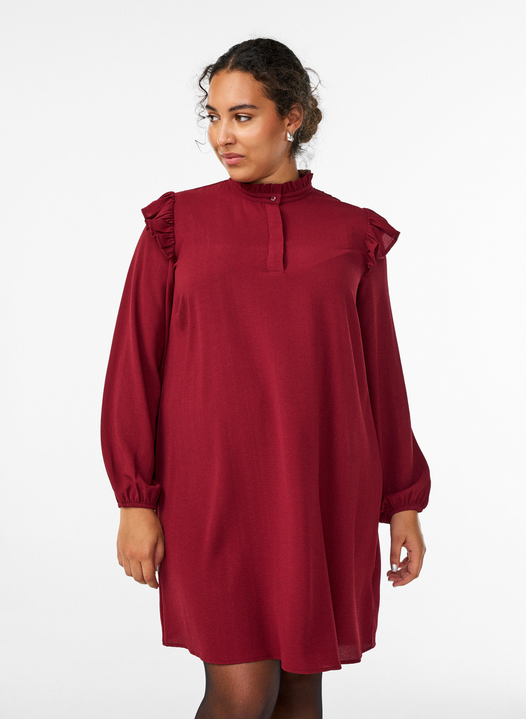 Lyhyt mekko r&ouml;yhel&ouml;ill&auml; ja kimalteella, Tumma Bordeaux, Model