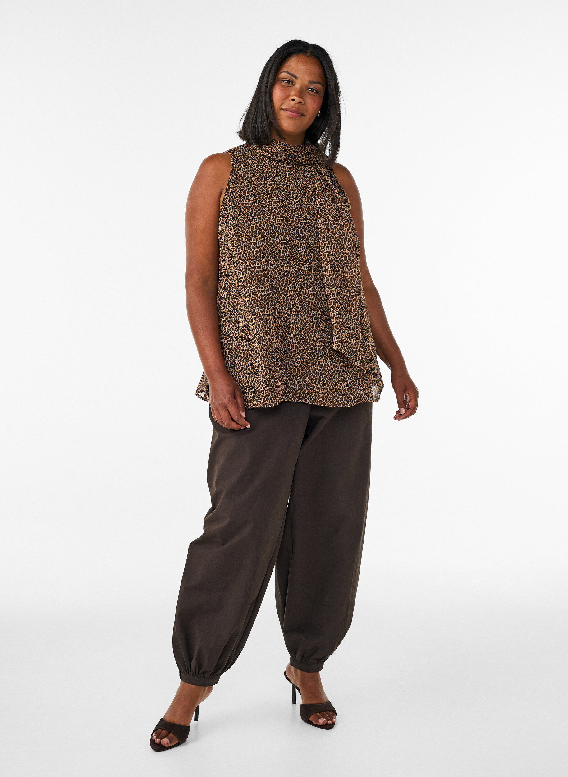 ZizziKorkeakauluksinen hihaton pusero rusetilla, Ruskea, Model image number 1